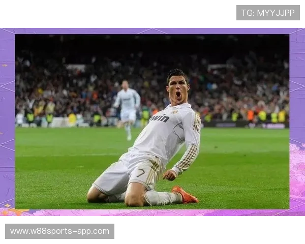 力气最大的足球明星揭秘：他们如何在赛场上展现超凡力量与技巧